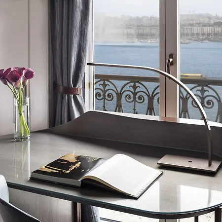 The Ritz-carlton De La Paix, Hotel