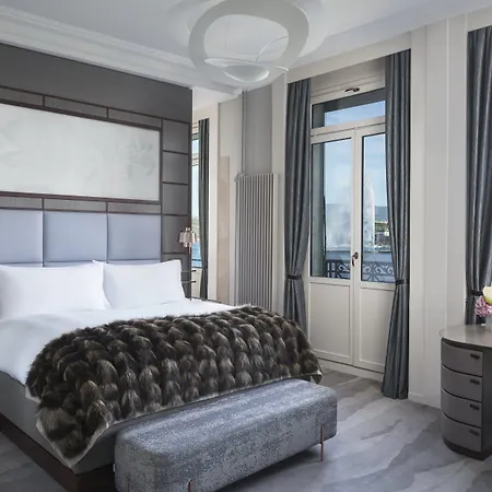 The Ritz-carlton De La Paix,