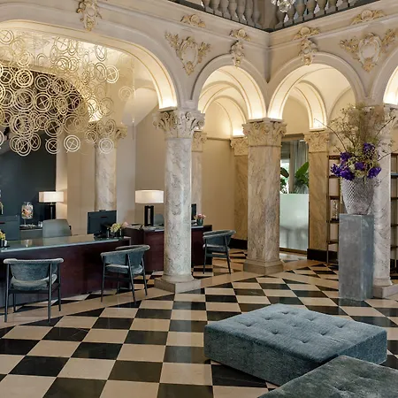 The Ritz-carlton De La Paix,