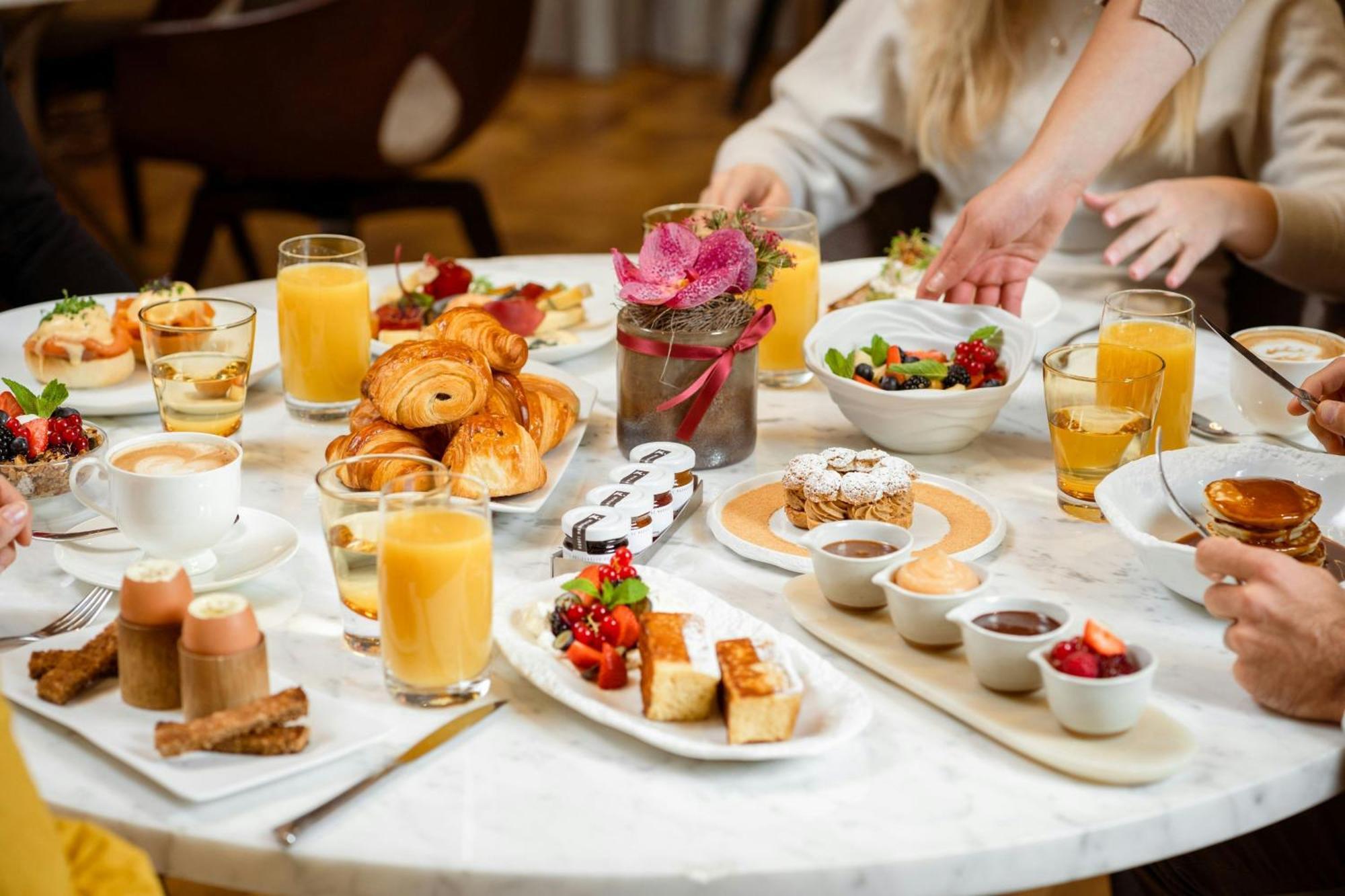 The Ritz-carlton De La Paix, Hotel Genebra