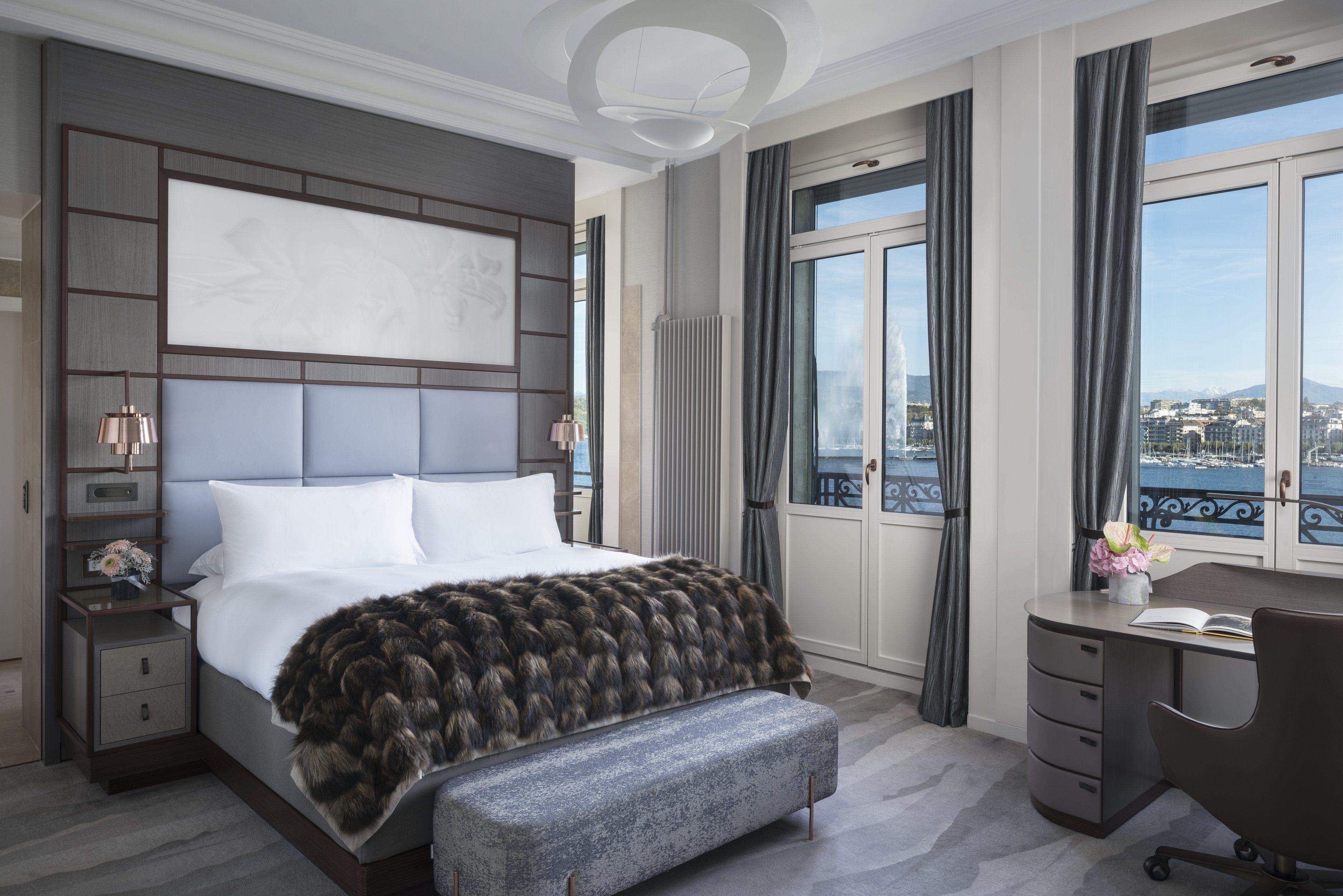 The Ritz-carlton De La Paix,