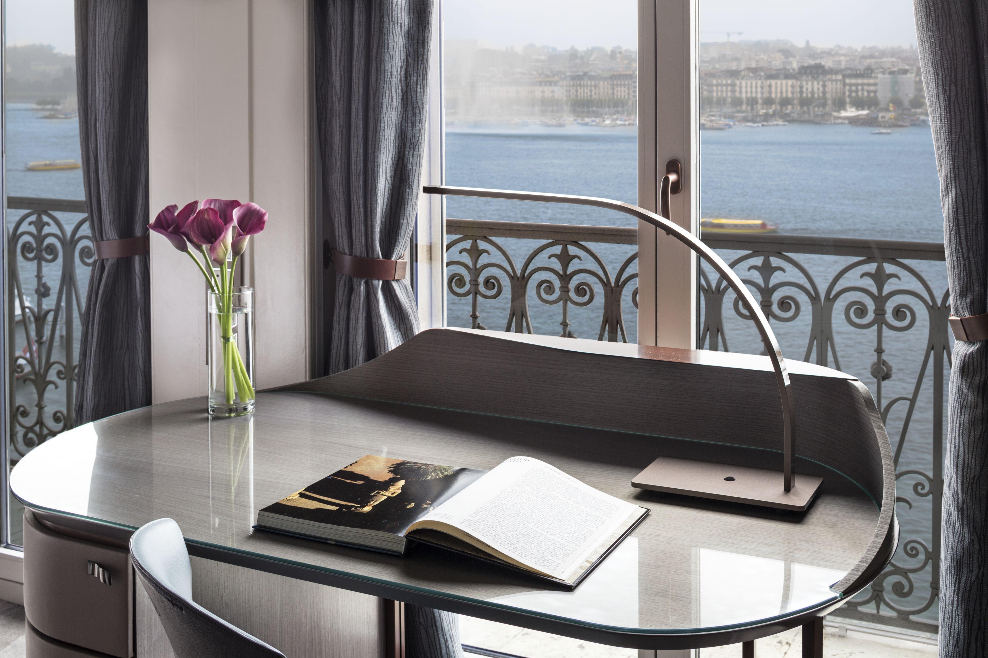 The Ritz-carlton De La Paix, Hotel