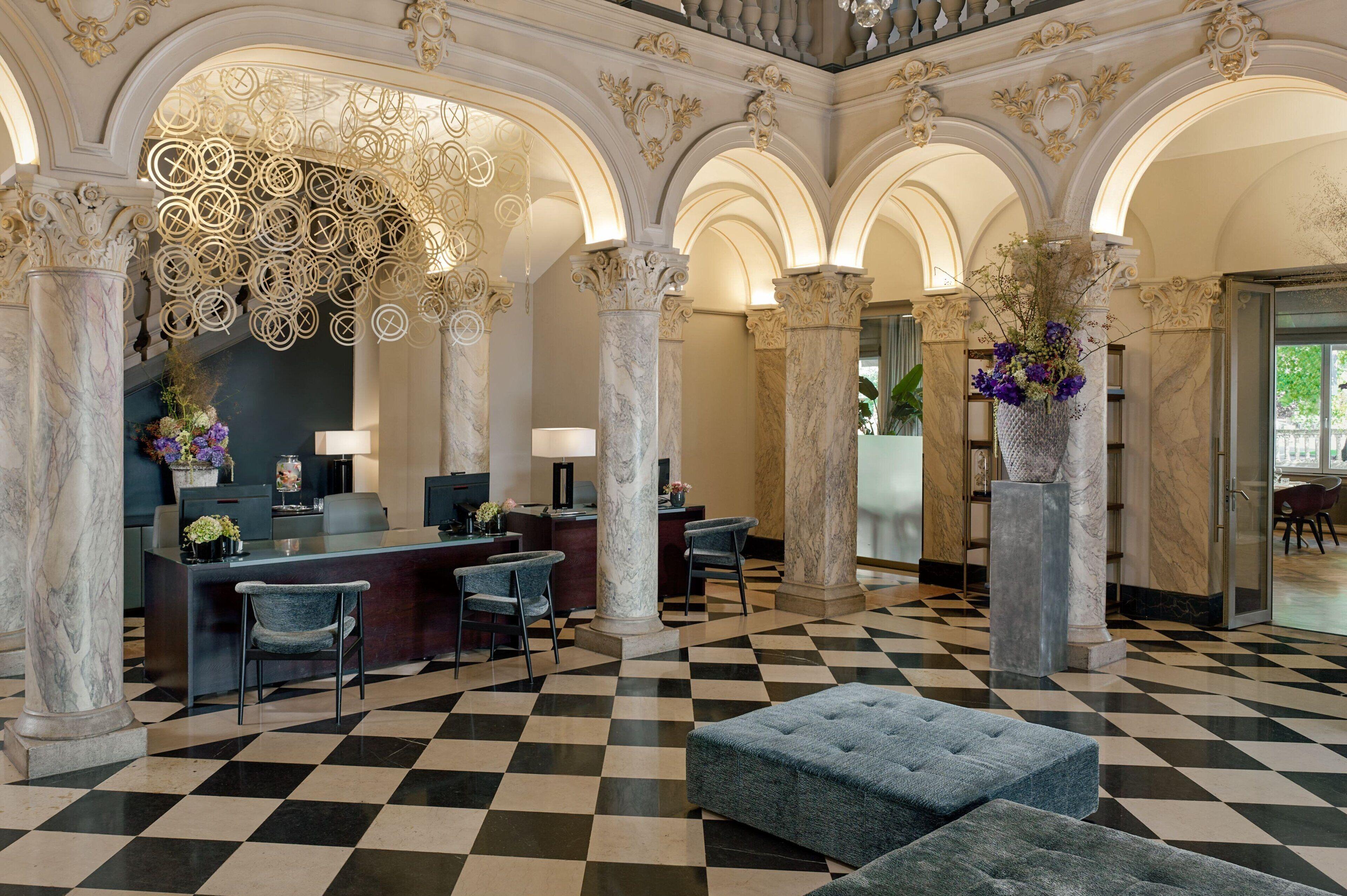 The Ritz-carlton De La Paix,